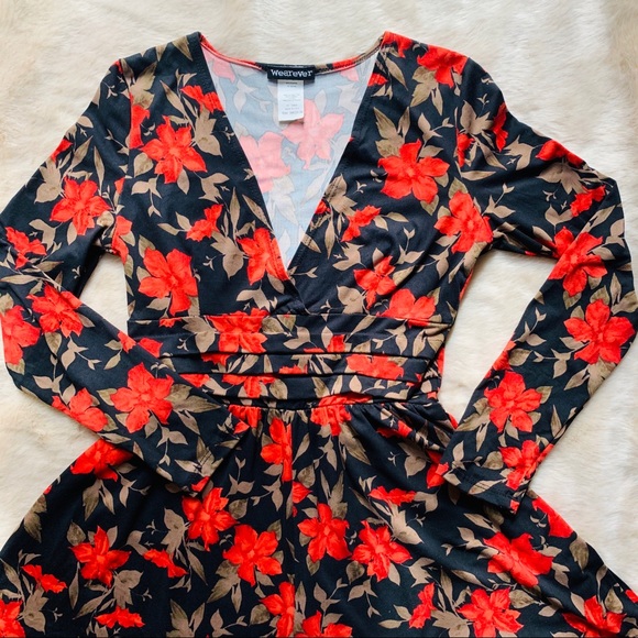 Flowering short romper with  long sleeve - Picture 2 of 5